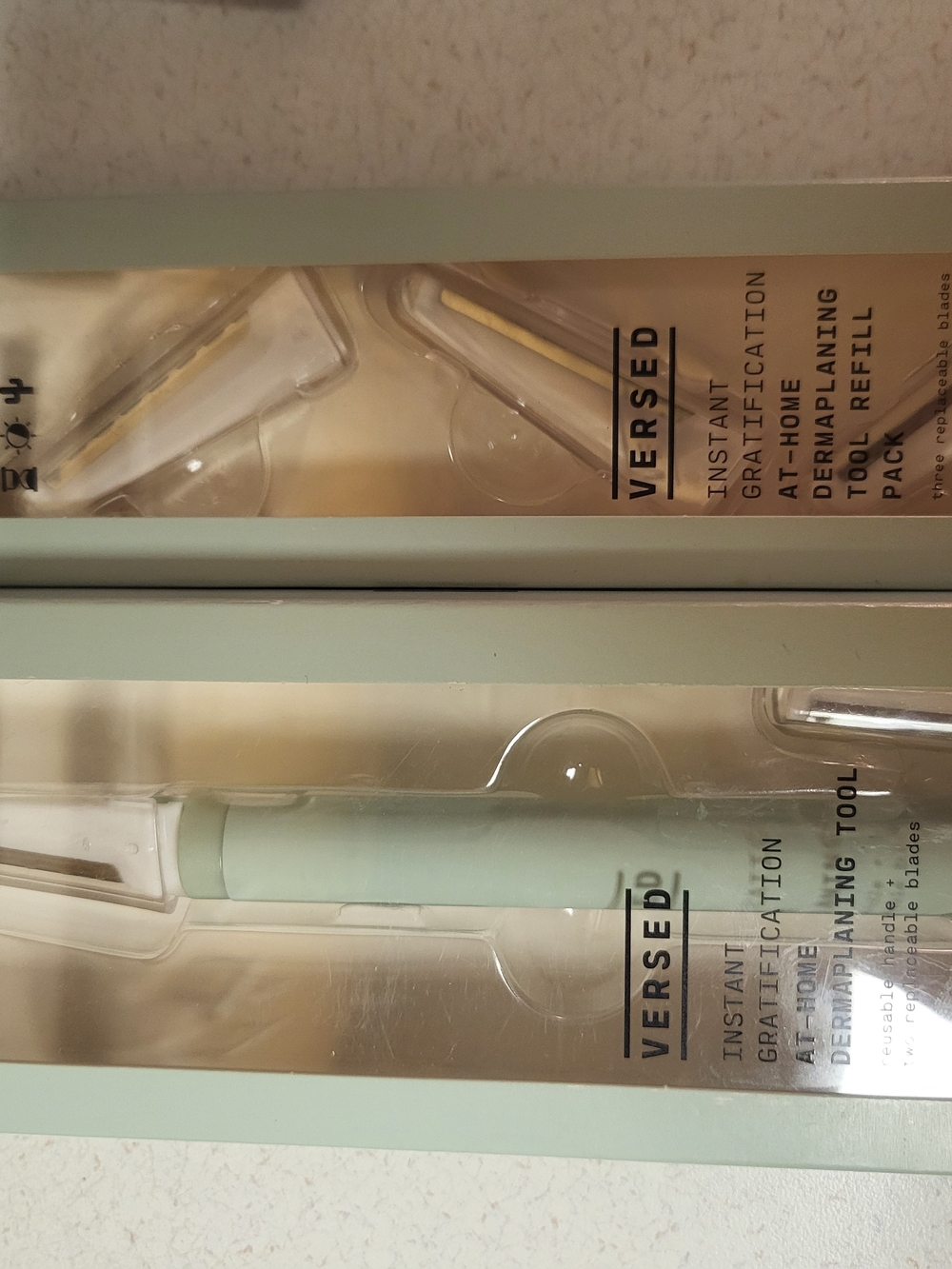 Versed Mint Dermaplaning Tool - Gentle At-Home Exfoliator